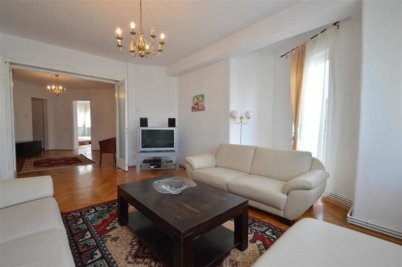 Piata Romana, povestea unui apartament rar, pe Jules Michelet