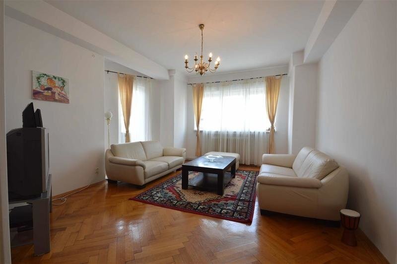 Piata Romana, povestea unui apartament rar, pe Jules Michelet