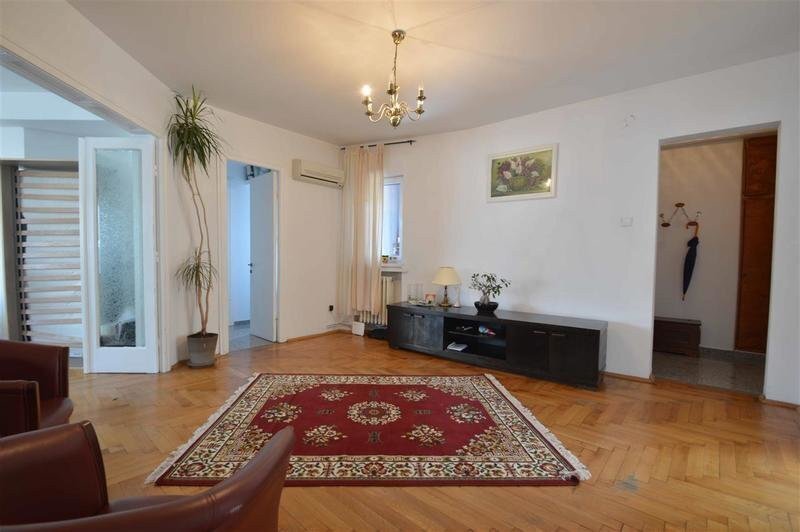 Piata Romana, povestea unui apartament rar, pe Jules Michelet